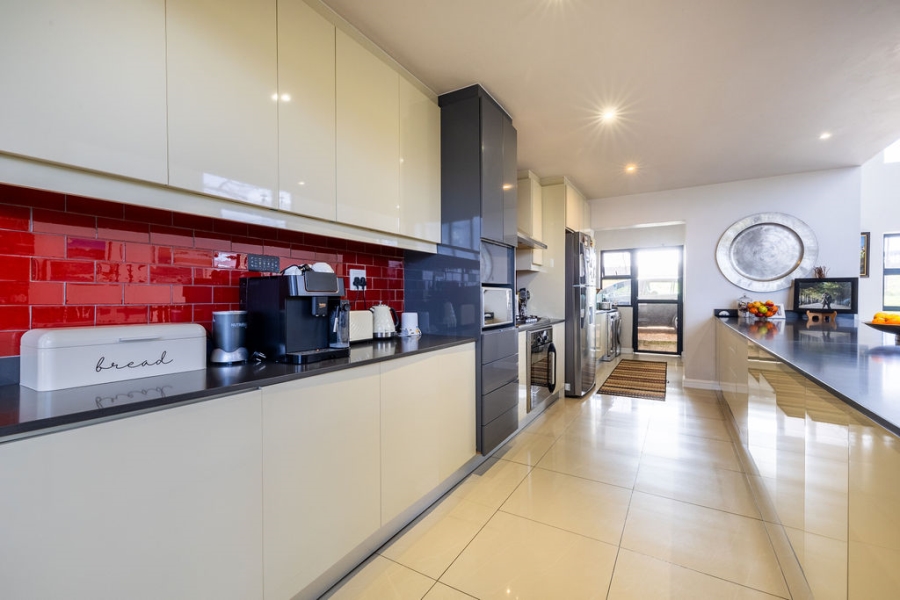 6 Bedroom Property for Sale in Stellenbosch Farms Western Cape